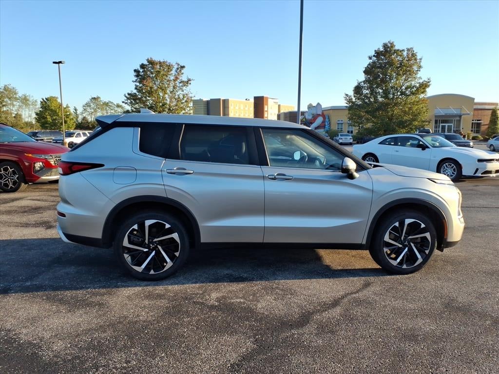 2023 Mitsubishi Outlander SE