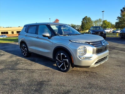 2023 Mitsubishi Outlander SE
