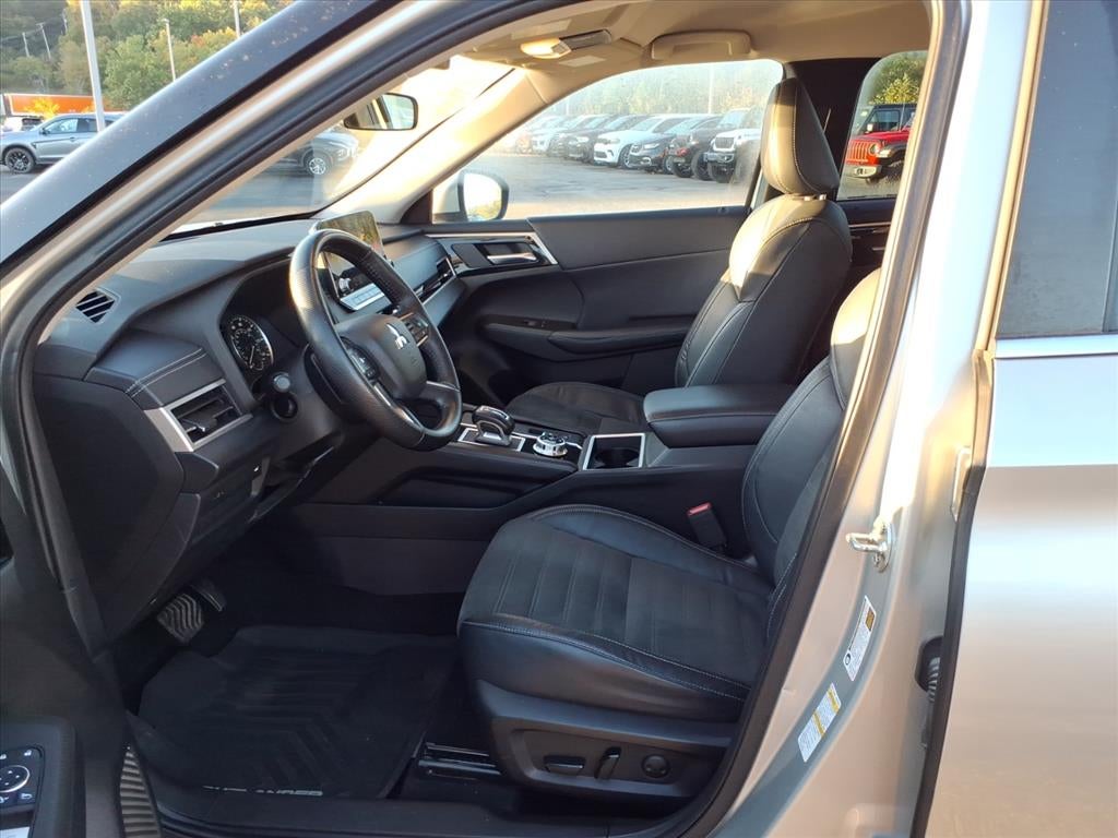 2023 Mitsubishi Outlander SE