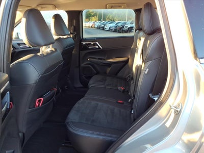 2023 Mitsubishi Outlander SE