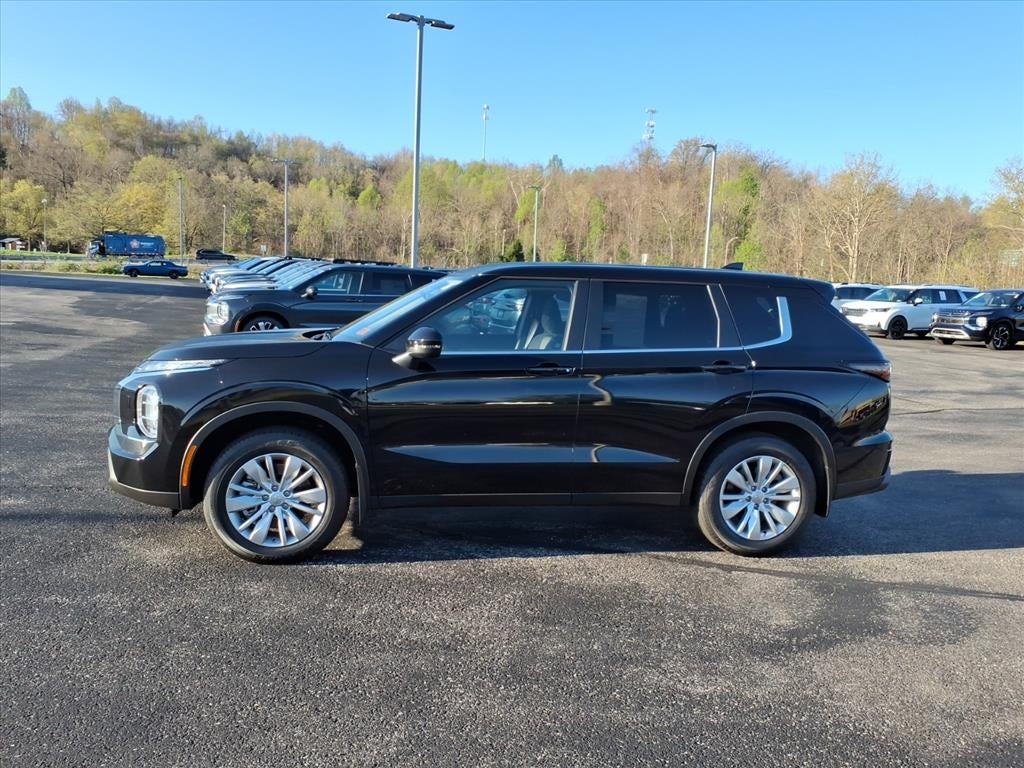 2025 Mitsubishi Outlander ES