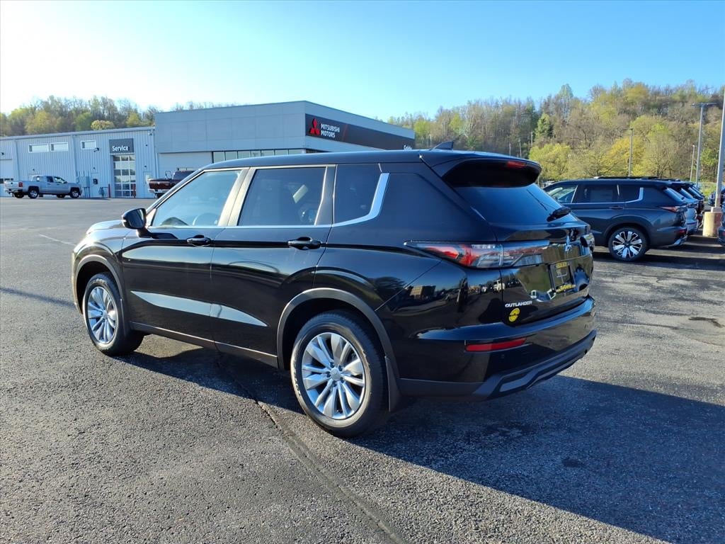 2025 Mitsubishi Outlander ES