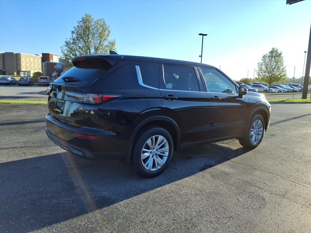 2025 Mitsubishi Outlander ES