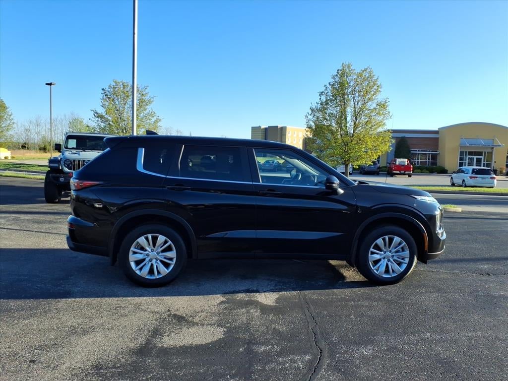 2025 Mitsubishi Outlander ES