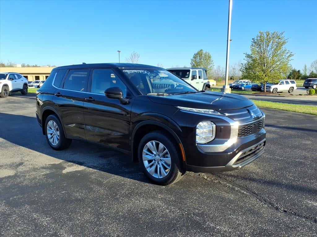 2025 Mitsubishi Outlander ES