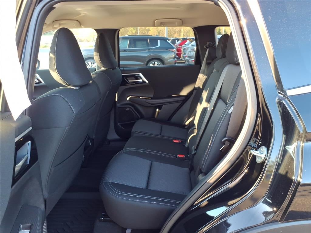 2025 Mitsubishi Outlander ES