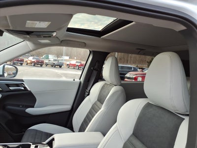 2026 Mitsubishi Outlander SE