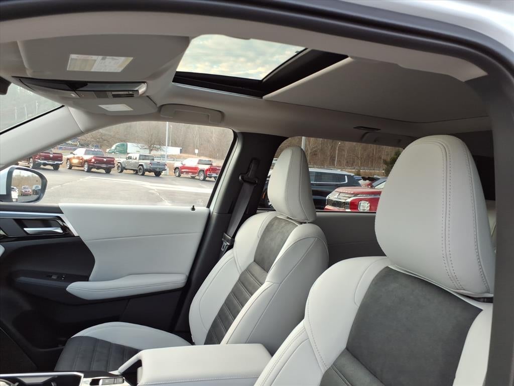 2026 Mitsubishi Outlander SE