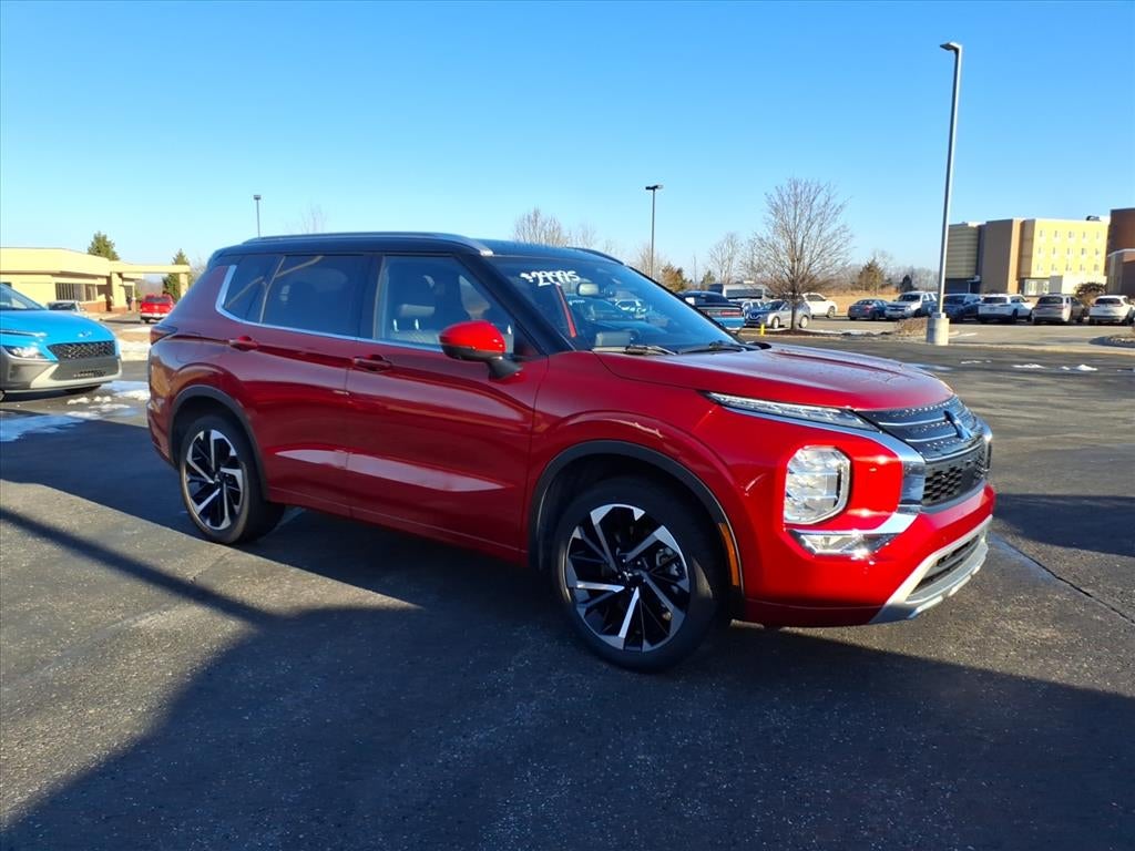 2024 Mitsubishi Outlander Base